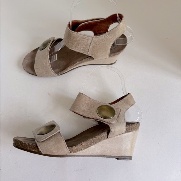 Taos Carousel Tan Leather Wedge Ankle Strap Comfort Sandals Size EU 37 - Picture 3 of 10